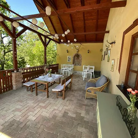 Veze-birtok شقة *